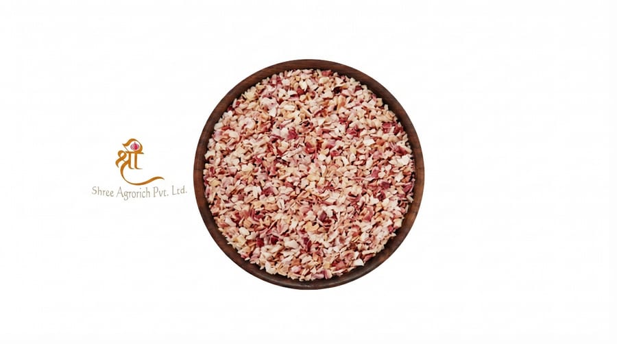 Dehydrated red minced onion, fine granulation, export-grade from Gujarat, India
